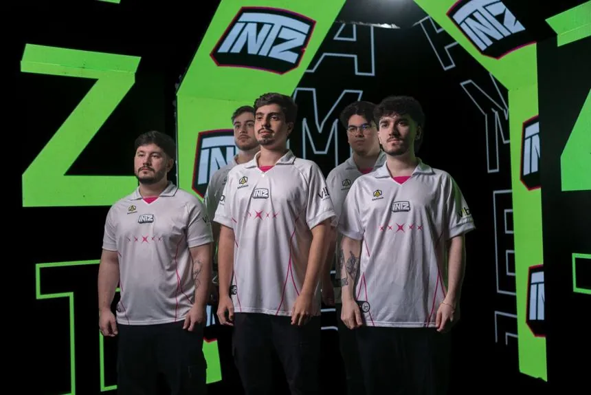 Atletas de um time da INTZ