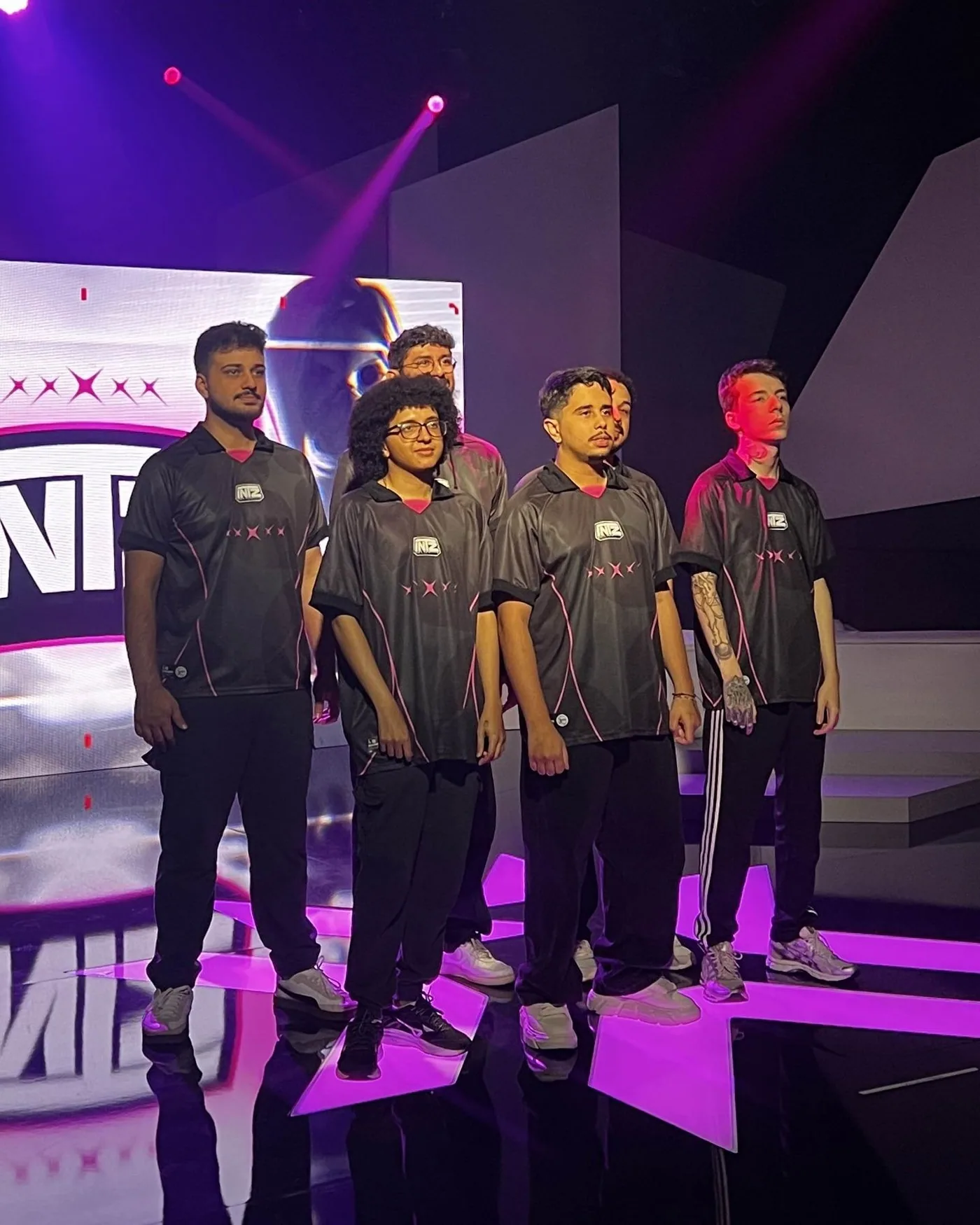 Atletas da INTZ no palco